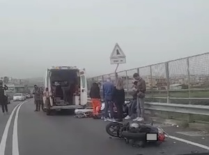 Incidente sulla Sorrentina, centauri feriti e traffico in tilt