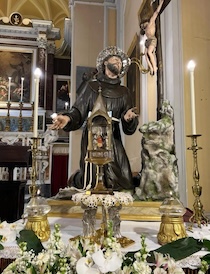 Sorrento. Grande partecipazione alla funzione con la reliquia di San Francesco