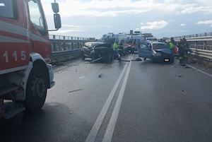 Incidente sul viadotto della Sorrentina, automobilisti feriti