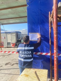 Reflui nella fogna, Capitaneria stabiese sequestra autolavaggio