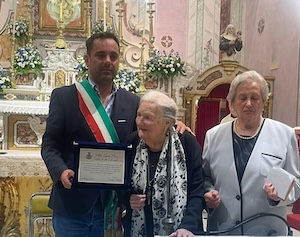 Vico Equense. Festa per i 100 anni della maestra Nora Polucci