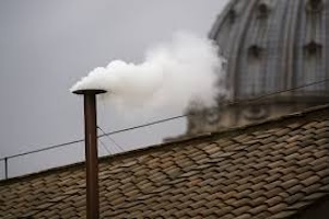 C’è la fumata bianca, la Chiesa ha un nuovo Papa