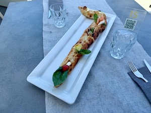 Sorrento meta preferita dei gourmet, la pizza celebrativa di Esposito