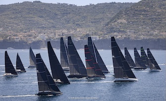 Il grande spettacolo dei Maxi della vela nelle acque di Sorrento