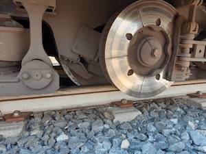 Treno della Napoli-Sorrento deragliato, passeggeri sui binari