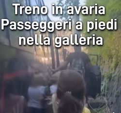 Nuova domenica di caos in Eav, treno fermo sulla Napoli-Sorrento