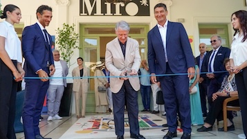Sorrento. Il comandante Aponte inaugura la mostra di Mirò