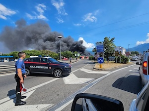 Incendio a Castellammare, i treni solo da domani. Riprende la circolazione lungo la Sorrentina