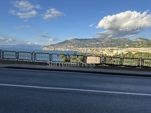 Sorrento. Fuochi di Sant’Anna, interdetto il marciapiedi di via Capo e stop ai contenitori pericolosi