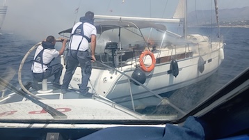 Massa Lubrense. Fiamme su uno yacht, salve le 8 persone a bordo