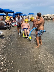 Sant’Agnello. Entrano in servizio le attrezzature da mare per i disabili