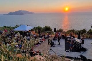 Massa Lubrense. Concerto al tramonto con musica dagli anni ’60 ai ’90