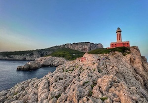 Isola di Capri. Viaggio virtuale alla scoperta del faro di Punta Carena