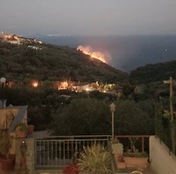 Massa Lubrense. L’amministrazione ringrazia chi è intervenuto per domare l’incendio a Torca