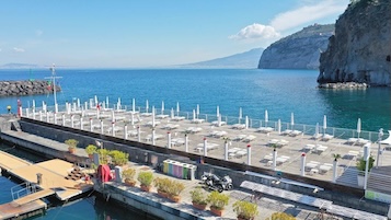 Piano di Sorrento. Abusi edilizi, sigilli all’Antico Bagno Nettuno