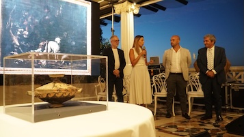 Sorrento. Il Bellevue Syrene finanzia il restauro di un quadro del Correale