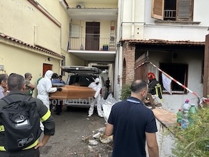 Meta. Esplosione con due anziani morti, il servizio del Tg3 – video –