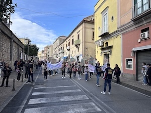 Sant’Agnello. Almeno in 500 al corteo per l’housing sociale – foto e video –