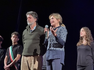 Sorrento. Il commissario Scialla incontra gli studenti allo spettacolo “Il Sindaco Pescatore” con Ettore Bassi