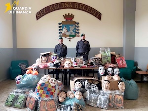Halloween, prodotti falsi o non sicuri sequestrati a Sorrento e dintorni. In totale sono 100mila gli articoli tolti dal commercio in provincia di Napoli