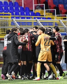Il Sorrento rimonta due reti nel finale e pareggia con il Latina