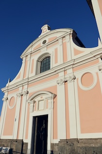 Vico Equense. Facciata danneggiata dai fumogeni, restaurata la Santissima Annunziata