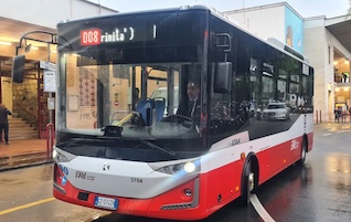 Sorrento. In servizio da oggi i nuovi bus elettrici di Eav