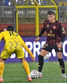 Il Cerignola batte 2-1 il Sorrento e scavalca i rossoneri in classifica