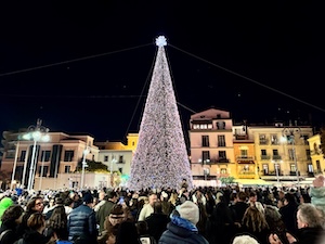 Sorrento. Accese le luminarie con richiamo del commissario Scialla a onestà e legalità
