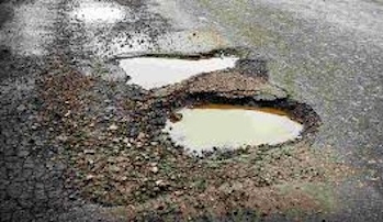 Massa Lubrense-Sorrento. Strade dissestate, il sindaco scrive al commissario