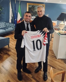 Al presidente Figc Gravina la maglia del Sorrento per gli 80 anni del club
