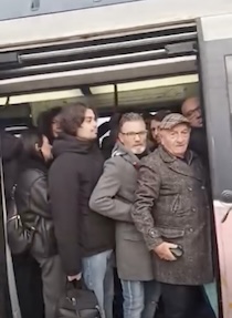 Protestano contro il treno Eav strapieno, denunciati