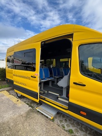 Piano di Sorrento. Entrano in servizio due nuovi scuolabus elettrici