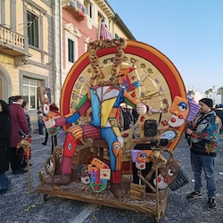 Sorrento e Massa Lubrense. Raffaele Morvillo 2° al Carnevale di Viareggio