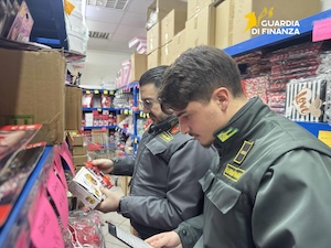 Prodotti di Carnevale non sicuri, sequestri a Sorrento e Vico Equense – foto e video –