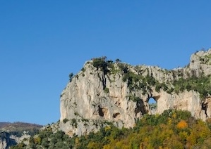Viaggio nella leggenda di Montepertuso di Positano con Raffaele di Palma