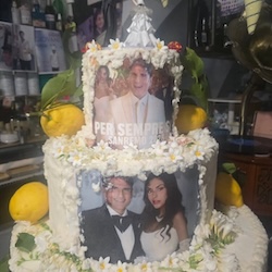 Sorrento. Il pasticciere dei vip Antonio Cafiero celebra la vittoria di Sal Da Vinci a Sanremo