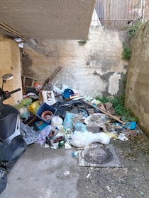 Piano di Sorrento. Rimossa discarica abusiva, c’erano anche degli scooter