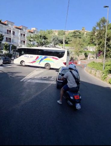 Sorrento-Massa Lubrense. Chiusura di via Capo, scoppia il caos – video –
