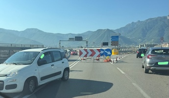 Chiuse le gallerie della Sorrentina, traffico in tilt