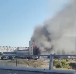 Vasto incendio all’Ospedale del Mare di Napoli
