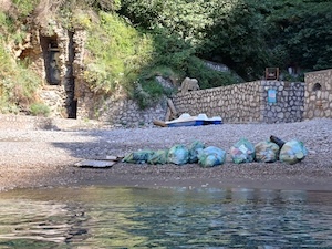 Massa Lubrense. Ripulito il fiordo di Crapolla