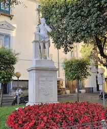 Sorrento. Torna a splendere la statua di Torquato Tasso