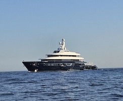 Massa Lubrense. A Marina del Cantone i maxi yacht di Lorenzo Fertitta