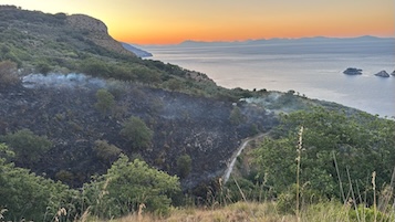 Sorrento. Rogo a Le Tore, distrutti ettari di vegetazione