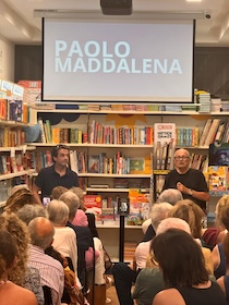 Sorrento. Folla alla Libreria Tasso per la presentazione del romanzo di Paolo Maddalena