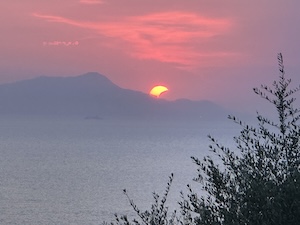 Penisola sorrentina. Lo spettacolo dell’eclissi al tramonto – video –
