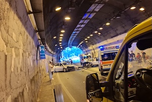 Vico Equense. Incidente in galleria, traffico bloccato