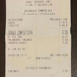 Sorrento. In un bar 2 euro per l’uso del bagno con tanto di scontrino, è polemica
