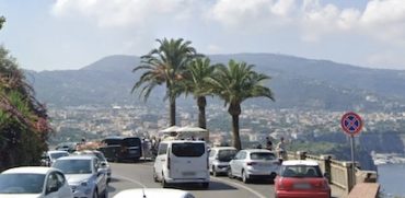 Statale Sorrentina, dissuasori contro la sosta selvaggia